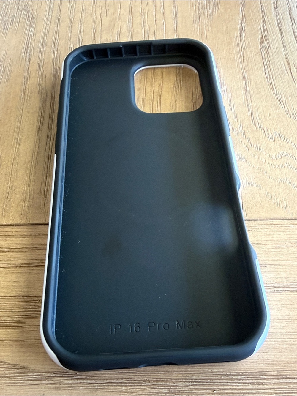 Phone 16 Pro Max - Picture 2 of 2